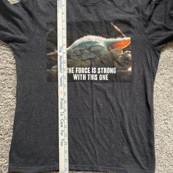 Star Wars The Mandalorian The Force Is Strong With This One Boy's Large T-Shirt - Picture 6 of 6
